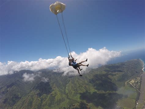 Maui skydiving - Thumbs up let’s go up and live it to the fullest #mauihawaii #mauiskydiving #mauisky #skysport